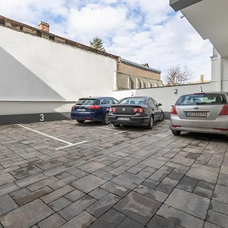 Bella With Free Parking