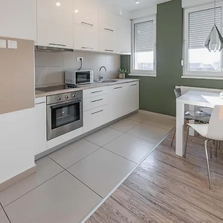 Bella With Free Parking 诺威萨