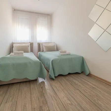 公寓 Bella With Free Parking